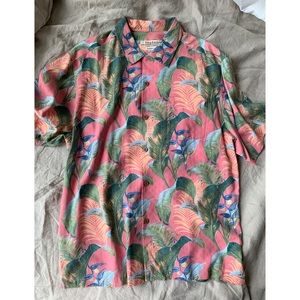 100% Silk Tommy Bahama Floral Print Shirt 🌺